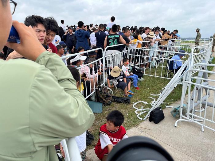 特许进入“特等座”的孩子们