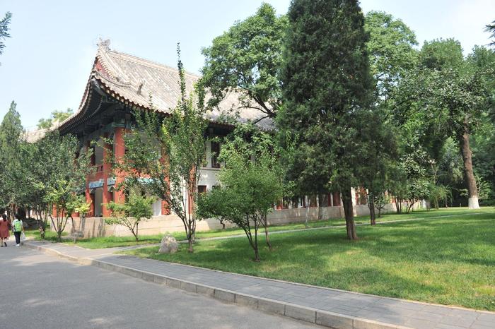 清华北大结束暑期对外开放，双休日节假日将继续开放校园参观