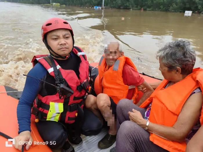 打工新鲜事丨暴雨过后，快递被冲走、泡毁了怎么办？