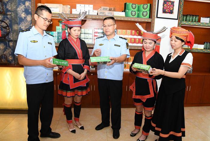 广西来宾市金秀瑶族自治县市场监管局发挥职能作用服务“康养金秀”