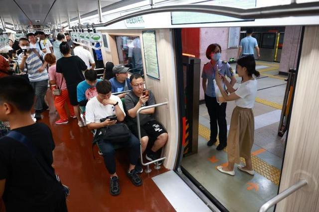 “穿越”回上世纪60年代 北京地铁“时光列车”8月8日起上线试运营