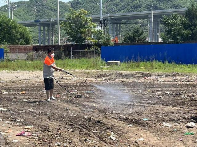 门头沟区环卫中心深入山区 提前一天半完成斋堂地区积存垃圾清运工作