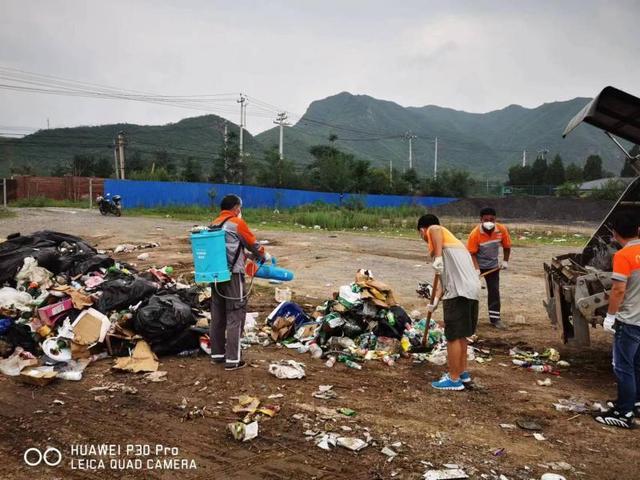 门头沟区环卫中心深入山区 提前一天半完成斋堂地区积存垃圾清运工作