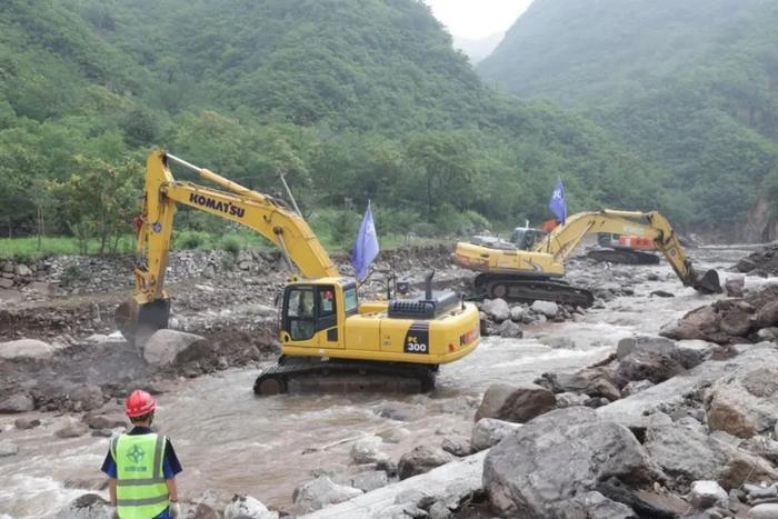 【防汛救灾 央企行动】汛情就是命令！中交集团加紧抢修损毁道路