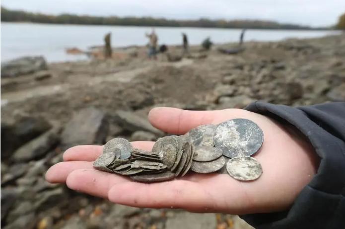 村民意外发现的千年沉船，数吨古钱，堪比阿里巴巴宝藏。