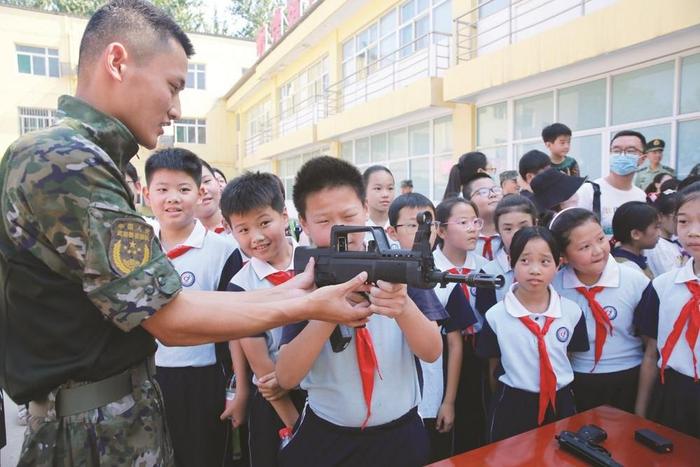 丛台区丛台第二小学学生走进武警邯郸支队执勤一大队