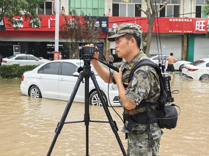 防汛救灾特稿丨抗洪一线，武警官兵战斗在哪政治工作就延伸到哪