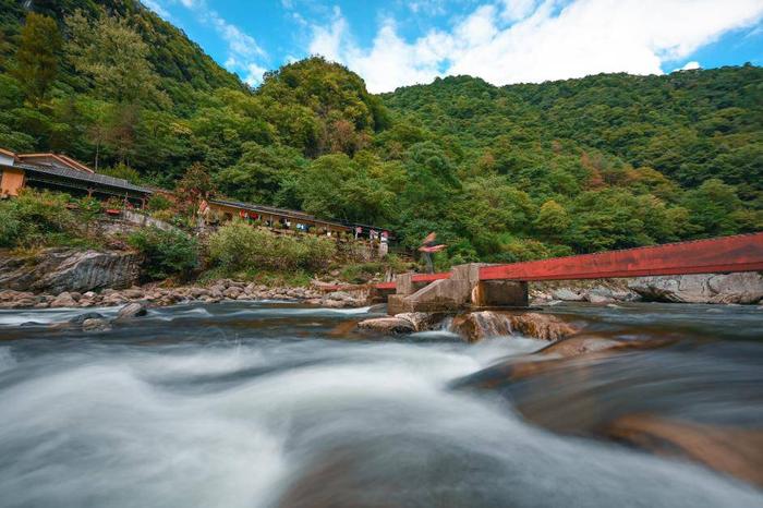 川渝携手打造体育旅游休闲消费季，“跑遍四川”（巴中站）将在光雾山启动