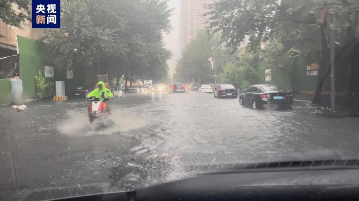 沈阳市发布暴雨黄色预警 部分路段积水严重