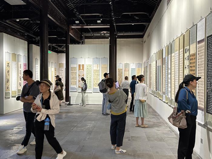 第二届“胡问遂杯”上海市学生书法大展今开幕，今年有这4个特点