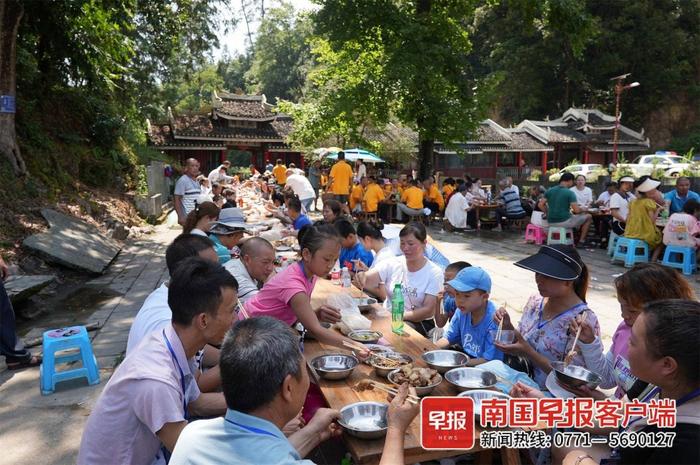 高清组图丨地灵侗寨百家宴“晒”出群众幸福生活