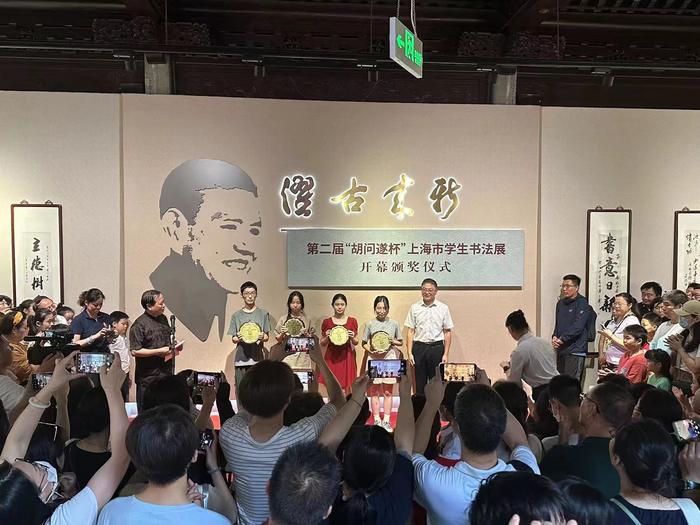 第二届“胡问遂杯”上海市学生书法大展今开幕，今年有这4个特点