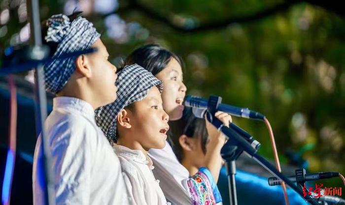 侗族“小村民”登上2023国际友城青年音乐周，背后有一段成都社区里的温暖故事