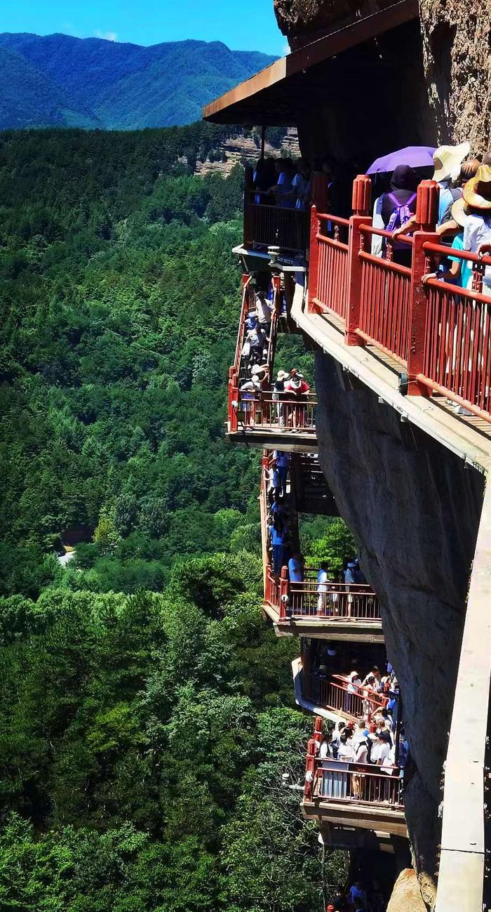 (组图)甘肃天水：世界文化遗产—麦积山石窟旅游打卡热度飙升