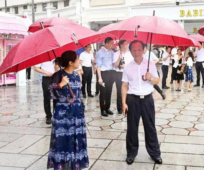 高水平规划、高效率推进香山古城活化 力争步行街改造明年“五一”前全面开放