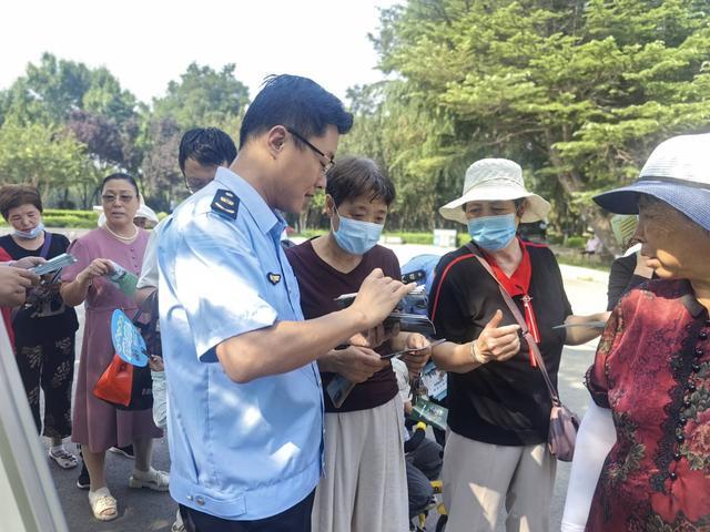 潍坊市生态环境局寿光分局联合寿光市人民法院开展首个“全国生态日”宣传活动