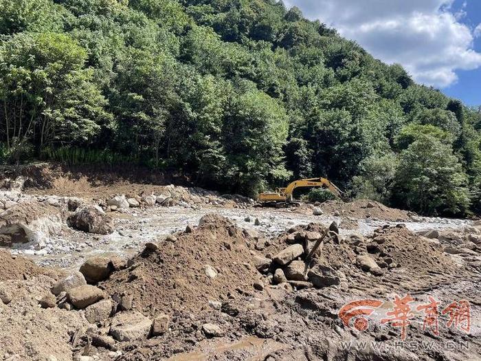 秦岭山洪抢险救援：冲垮的道路已抢通 村民被安置在酒店