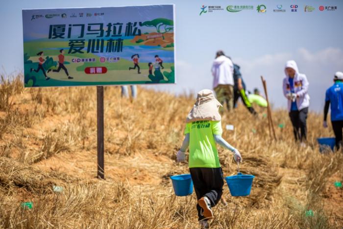 首个“全国生态日”，厦门马拉松爱心林再添一抹新绿！