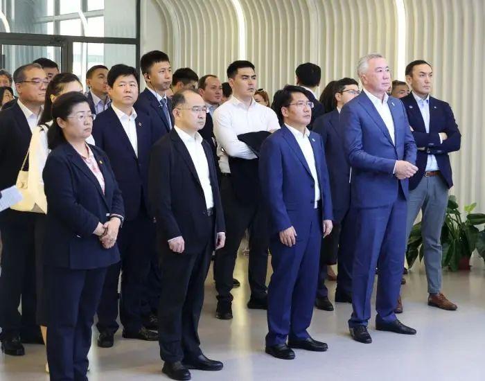 哈萨克斯坦副总理兼贸易和一体化部部长塞热克•朱曼哈林一行来滨参访