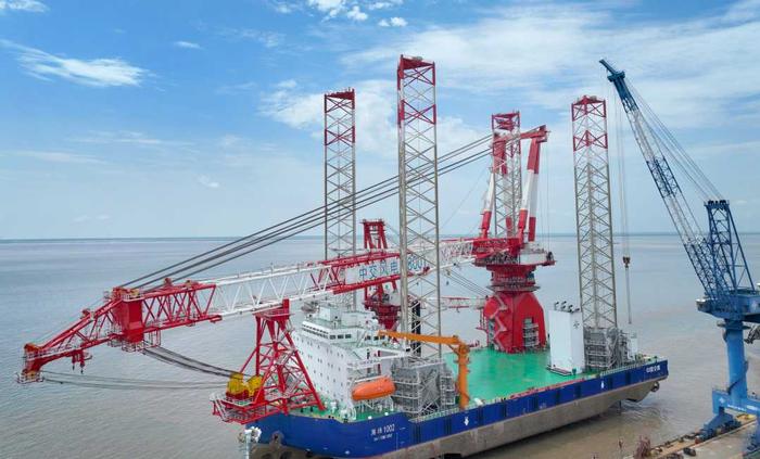 江苏启东1800吨自航自升式风电安装平台圆满完成出海适航