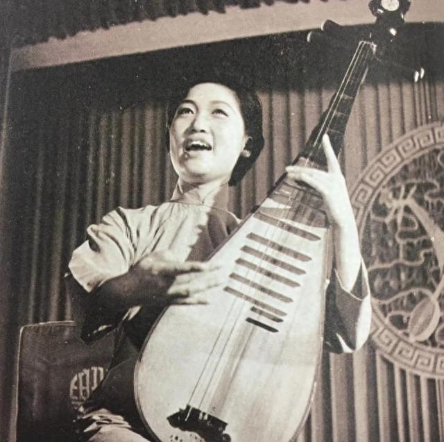 表演艺术家余红仙逝世，她的首演作品传遍大江南北，无人不晓