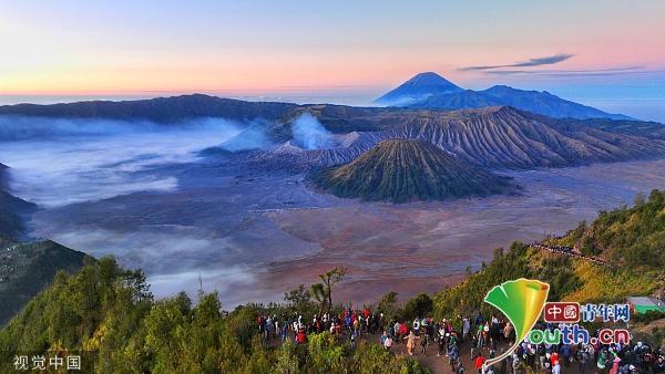 印尼：“孤独星球”布罗莫火山游人多