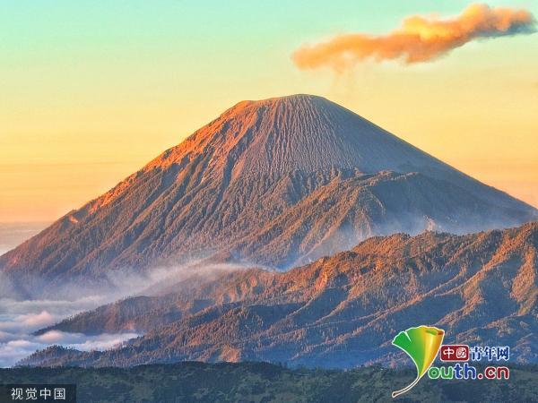 印尼：“孤独星球”布罗莫火山游人多