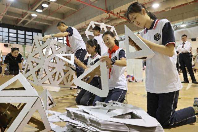 科学集市、法律辩论赛、学生建造节……暑期科普进校园丰富多彩