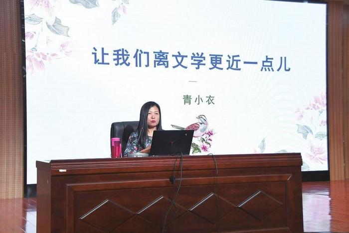 市作协副主席青小衣在广平县举办诗歌讲座
