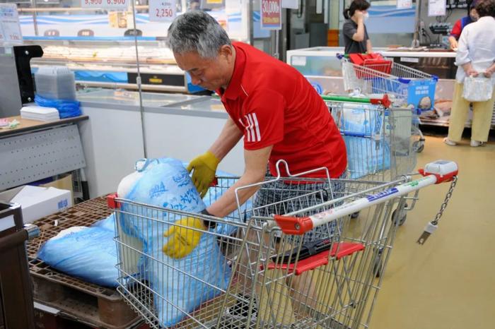 日本敲定核废水排海：就在2天后！韩国人抢盐抢到股市，相关股票飙涨，中国海关发“定心丸”进口下降29%