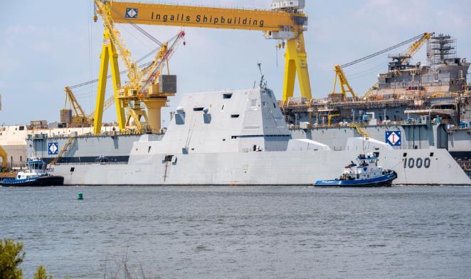 DDG-1000“朱姆沃尔特”号驱逐舰抵达船厂准备接受改装 图源:美国海军研究协会网站(USNI)
