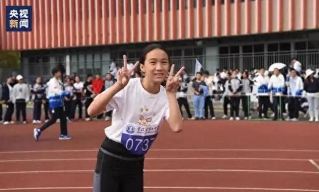百米11秒56初二女生勇夺世界冠军：偶像是苏炳添，200米成绩已能对标奥运选手