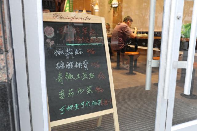 一次新增两家民营餐厅！徐汇虹梅街道社区食堂“朋友圈”又扩大了