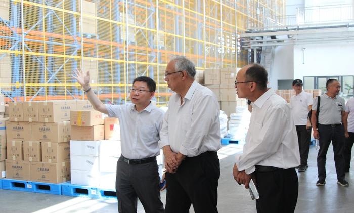 参观智能仓储中心