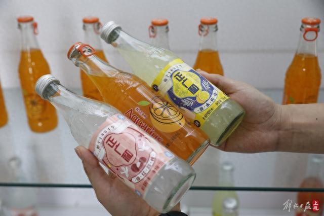 老字号正广和橙汁汽水重出江湖，玻璃瓶和易拉罐新老包装更爱哪个？