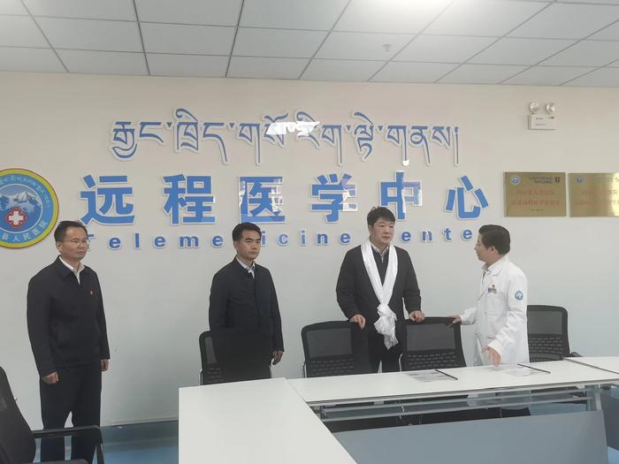 上海专家为2000余名果洛藏族农牧民义诊，“感谢上海医生，扎西德勒！”