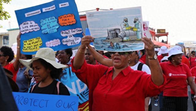 “太平洋是我们的家！拒绝核污染！”