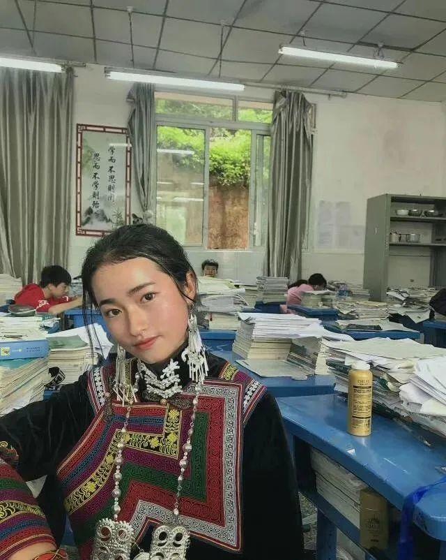 被上海音乐学院录取的四川彝族女孩尼里金枝，不要怕！