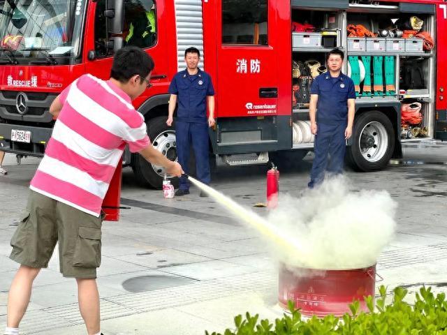 应急疏散怎么走？消防器材怎么用？松江这个街道开展消防安全演练