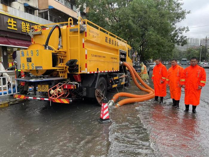 郑州30座立交桥下雨水泵站开机抽升！