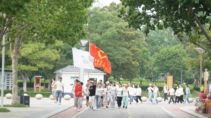 鲁抗医药组织开展2023年新进大学生徒步活动及走进济宁博物馆和城市展示馆活动