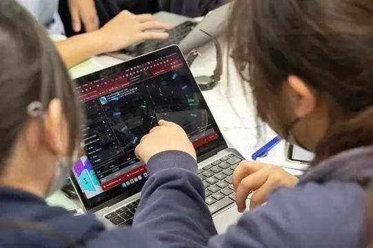 上海耀中学子取得优秀成绩
