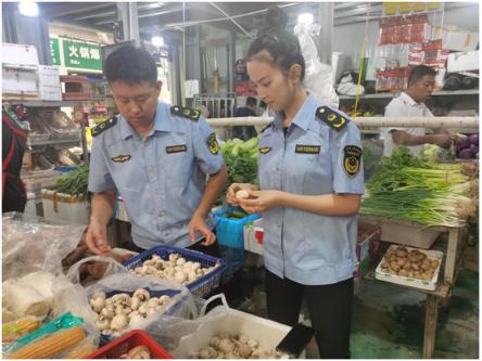 山西太原小店区市场监管局开展食用菌安全突击检查