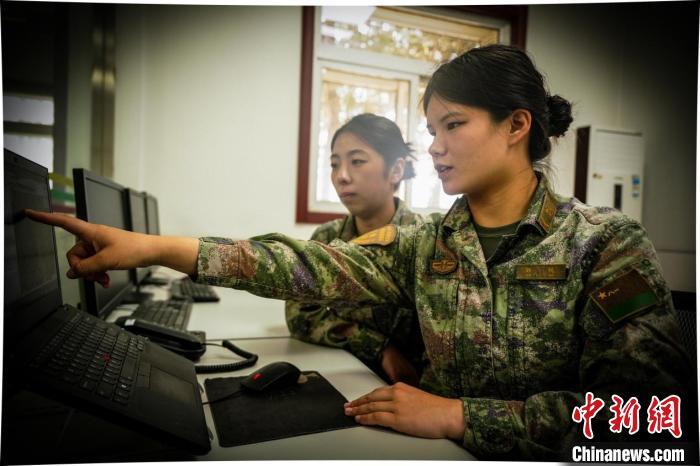 一名女兵的心声：把奋斗写进青春里