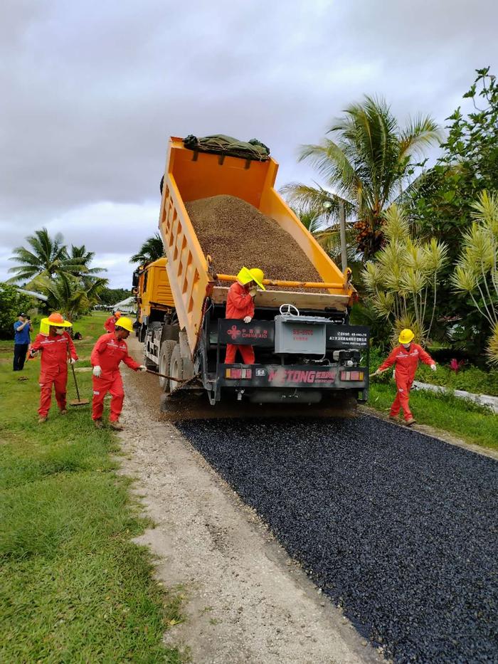 驻新西兰使馆派员赴纽埃检查督促我援纽环岛公路升级项目工作进展