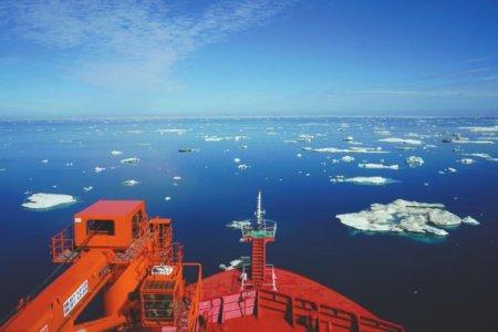 “雪龙2”号极地科考破冰船:能双向破冰的智能化海上居所