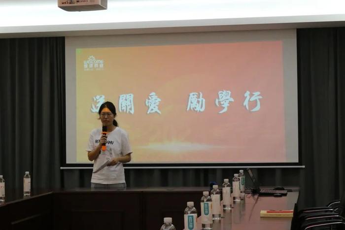 送关爱，励学行！ 维康药业召开2023年职工子女高考奖励表彰大会