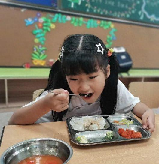 开学“第一餐”，松江学子吃得怎么样？一起去看看