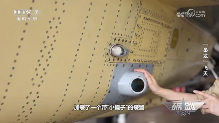 央视展示枭龙战机最新型号细节：电子战系统大升级，导弹告警装置遍布机身