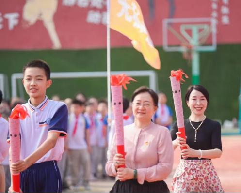 新学期新风貌 济南泉景中学邀请世界十佳运动员开学典礼